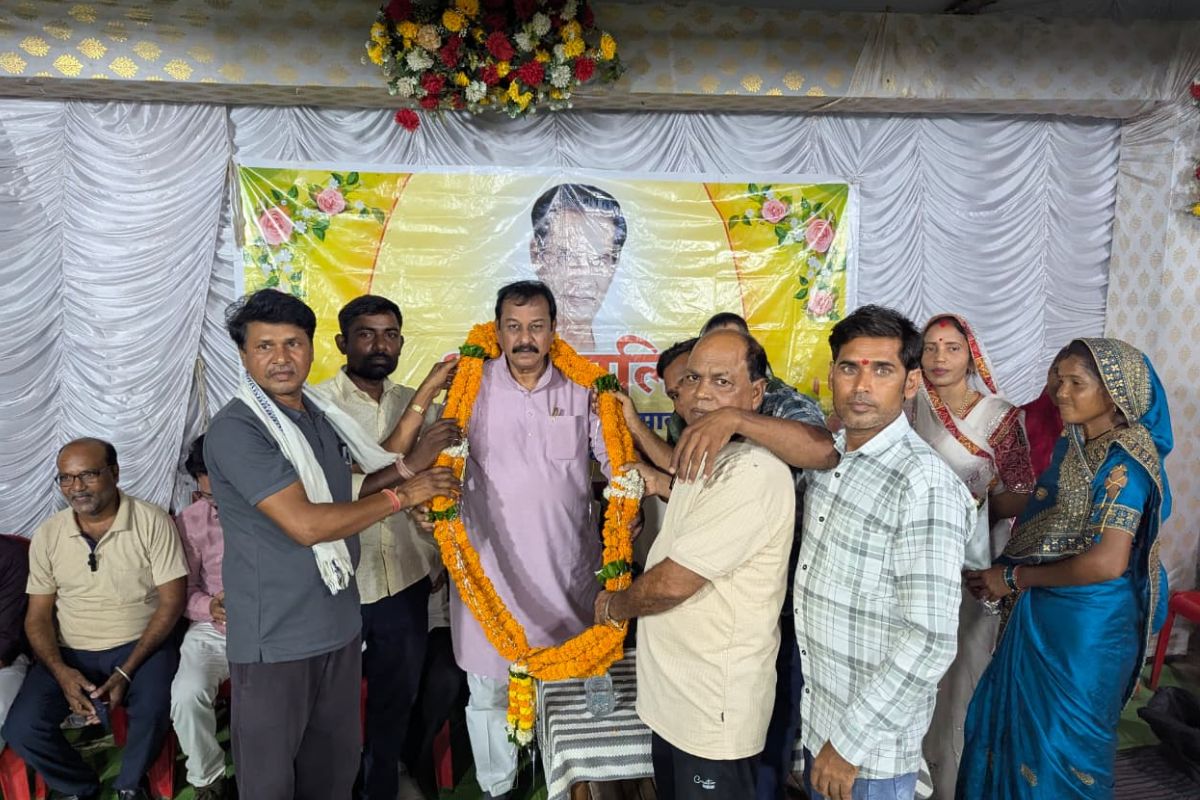 ‘सुरता खुमान साब’ समारोह में कलाकारों का सम्मान, सांसद विजय बघेल बोले- कलाकार कभी नहीं मरते