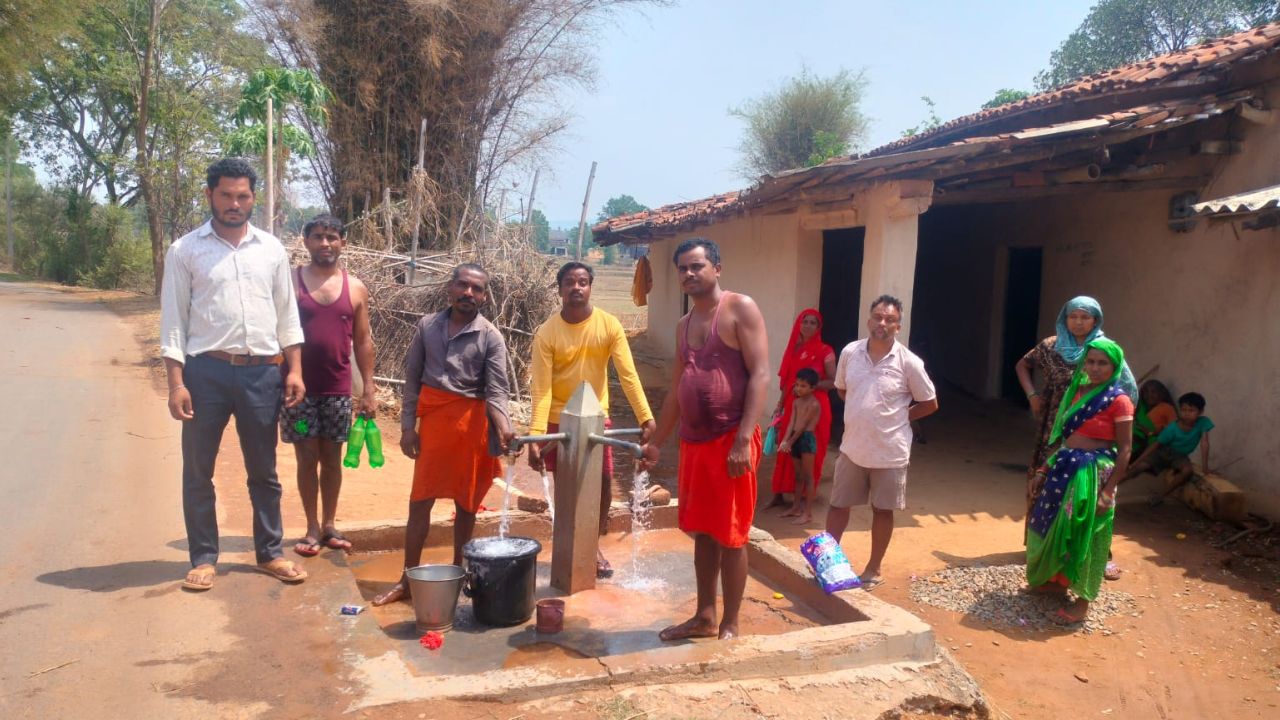 Surajpur News: खबर का असर: कलेक्टर के निर्देश के बाद हरकत में आया विभाग, स्कूलपारा में जलप्रदाय व्यवस्था बहाल