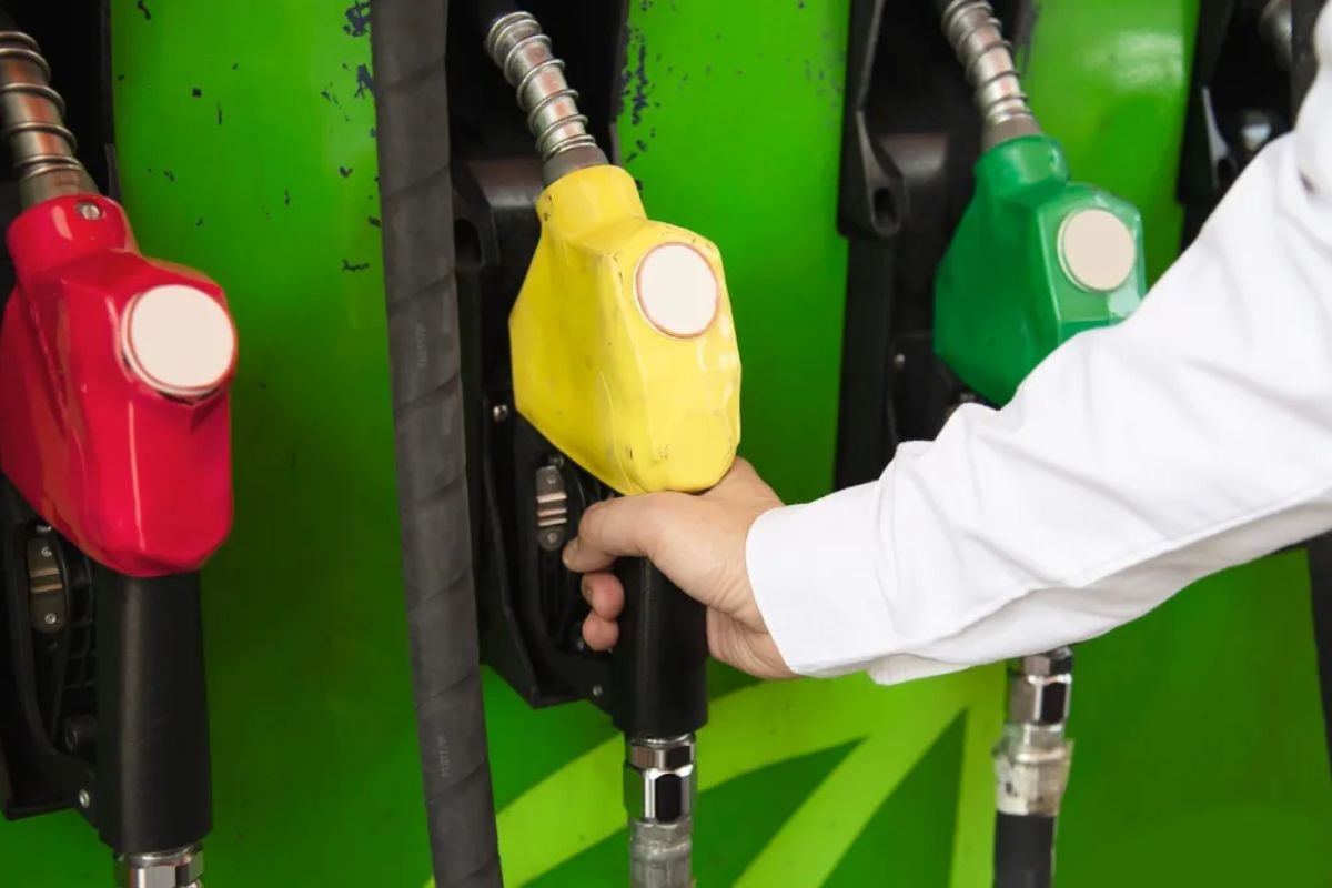 Petrol-Diesel News: अब पेट्रोल पंप से नहीं खरीद सकेंगे इंडस्ट्रियल यूजर्स, जारी हुआ नया आदेश