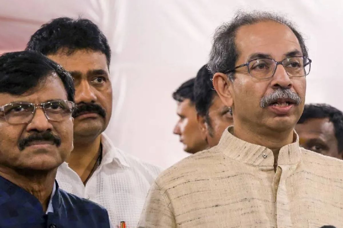 संभावित टूट से पहले UBT की सक्रियता, लोकसभा अध्यक्ष को सौंपा आधिकारिक पत्र