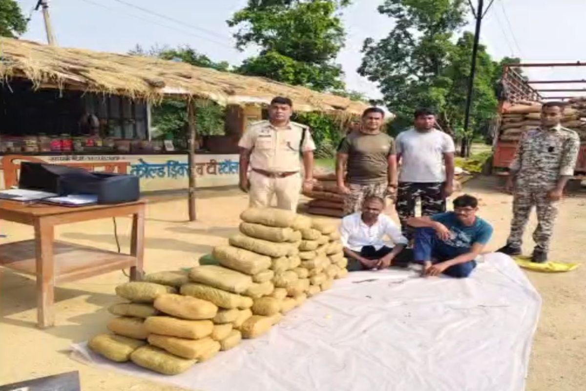 CG Crime News: इमली की आड़ में हो रही थी गांजा तस्करी, पुलिस ने 9.40 लाख का माल किया जब्त