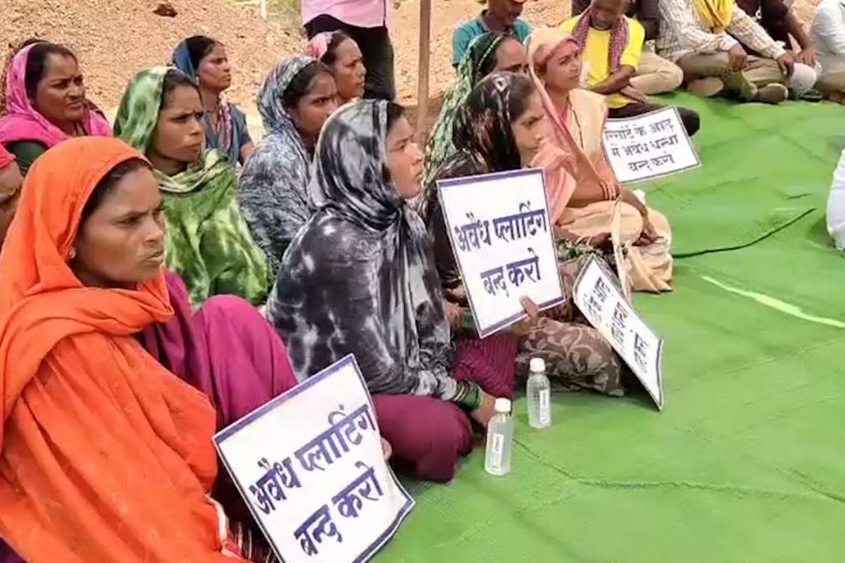 Rajnandgaon News: युवती की संदिग्ध मौत के बाद बढ़ा जनाक्रोश, मनगट्टा में आंदोलन ने पकड़ा जोर
