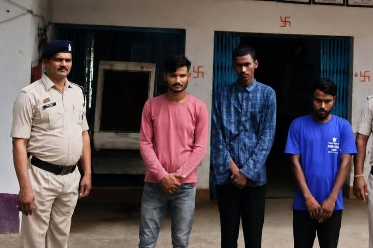 CG Crime News: आधी रात घर में मचाया तांडव, महिला के पति-बेटी को पीटा, संपत्ति में तोड़फोड़; तीन आरोपी जेल भेजे गए