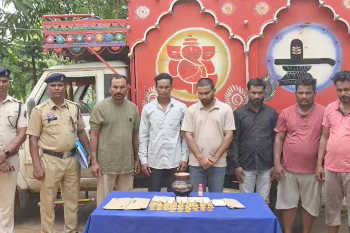 Kanker Crime News: बीमारी ठीक करने और गड़ा सोना दिलाने का झांसा, महाराष्ट्र के 6 ठग गिरफ्तार