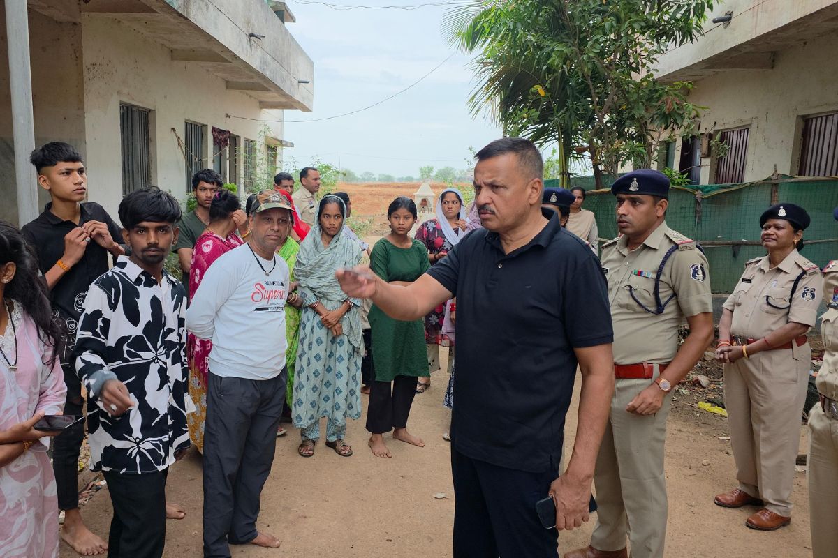 Kawardha News: अटल आवास में कबीरधाम पुलिस की तड़के बड़ी दबिश, अवैध गतिविधियों पर कसा शिकंजा