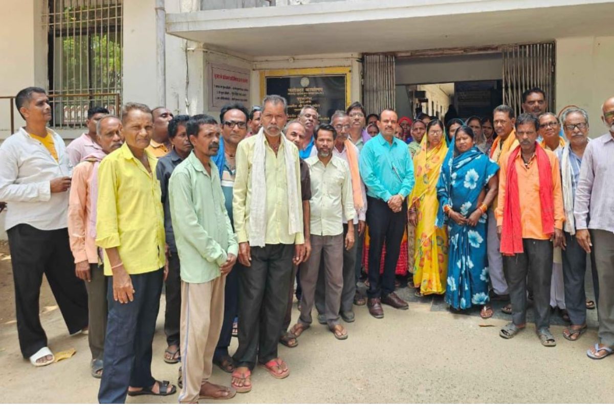 CG Khairagarh News: दो महीने से नहीं मिली शक्कर, संचालक बदलने की उठी मांग