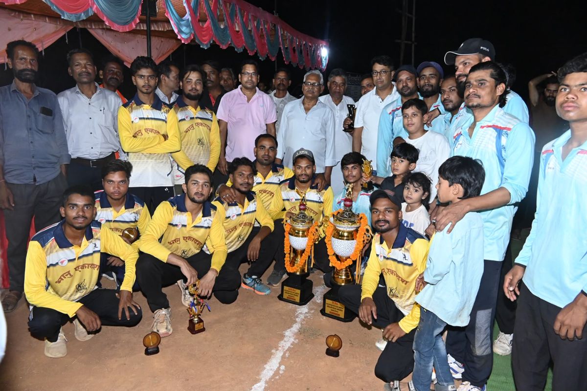 Surajpur News: केवरा के मैदान में क्रिकेट का रोमांच, महगांव सूरजपुर ने जीती चैंपियनशिप
