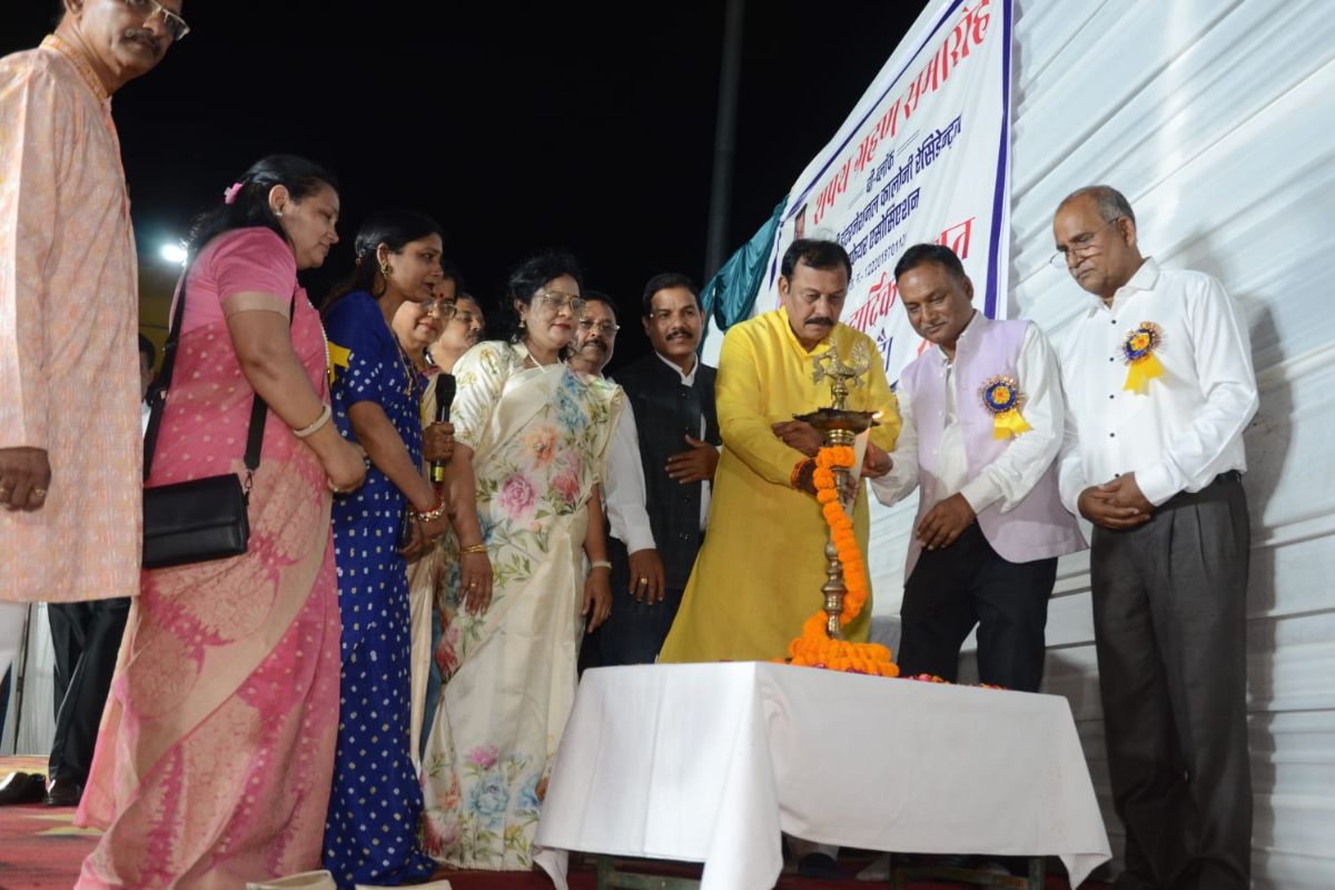 Bhilai News: कॉलोनी विकास और सामाजिक समरसता पर जोर, शपथ ग्रहण समारोह में शामिल हुए सांसद विजय बघेल