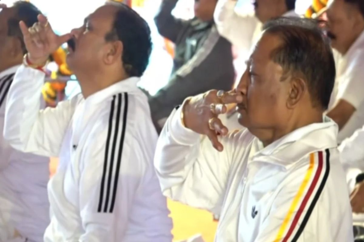 International Yoga Day: पीजी कॉलेज मैदान में हजारों लोगों ने किया योगाभ्यास, मुख्यमंत्री साय रहे शामिल