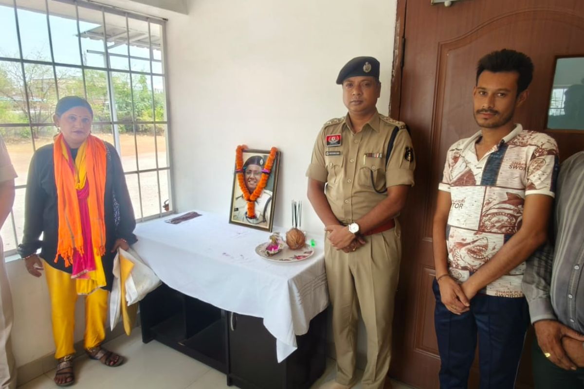 CG Patan News: शहादत को सलाम: प्रथम पुण्यतिथि पर शहीद एएसपी आकाश राव गिरिपुंजे को पाटन में दी गई श्रद्धांजलि