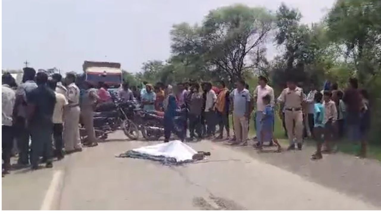 CG Accident News: कोरबा में तेज रफ्तार वाहन ने बाइक सवारों को मारी टक्कर, दोनों की हालत गंभीर