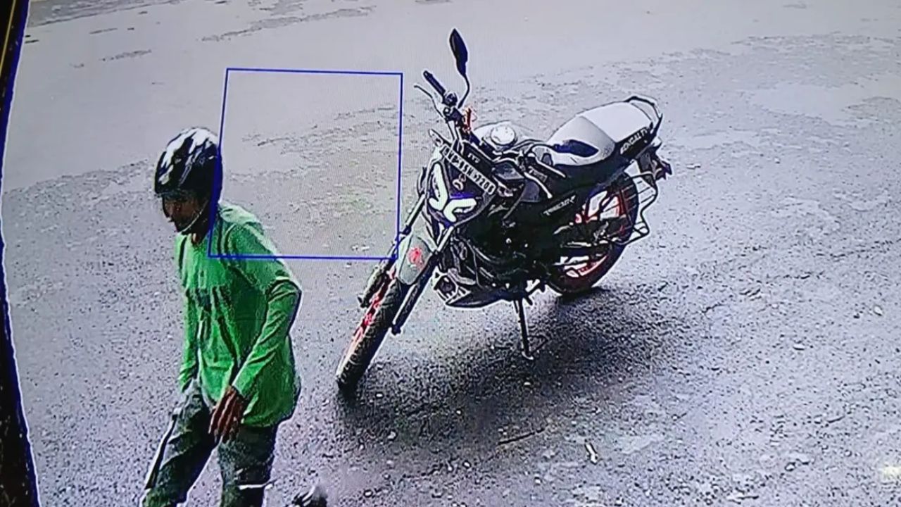TMC सांसद अभिषेक बनर्जी के घर पर हमला, पुलिस की भूमिका पर उठाए सवाल