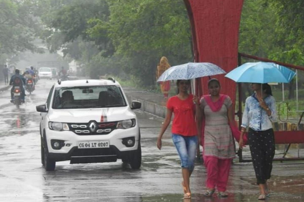 CG Weather Update: रायपुर समेत कई जिलों में झमाझम बारिश के संकेत, मौसम विभाग का बड़ा अपडेट