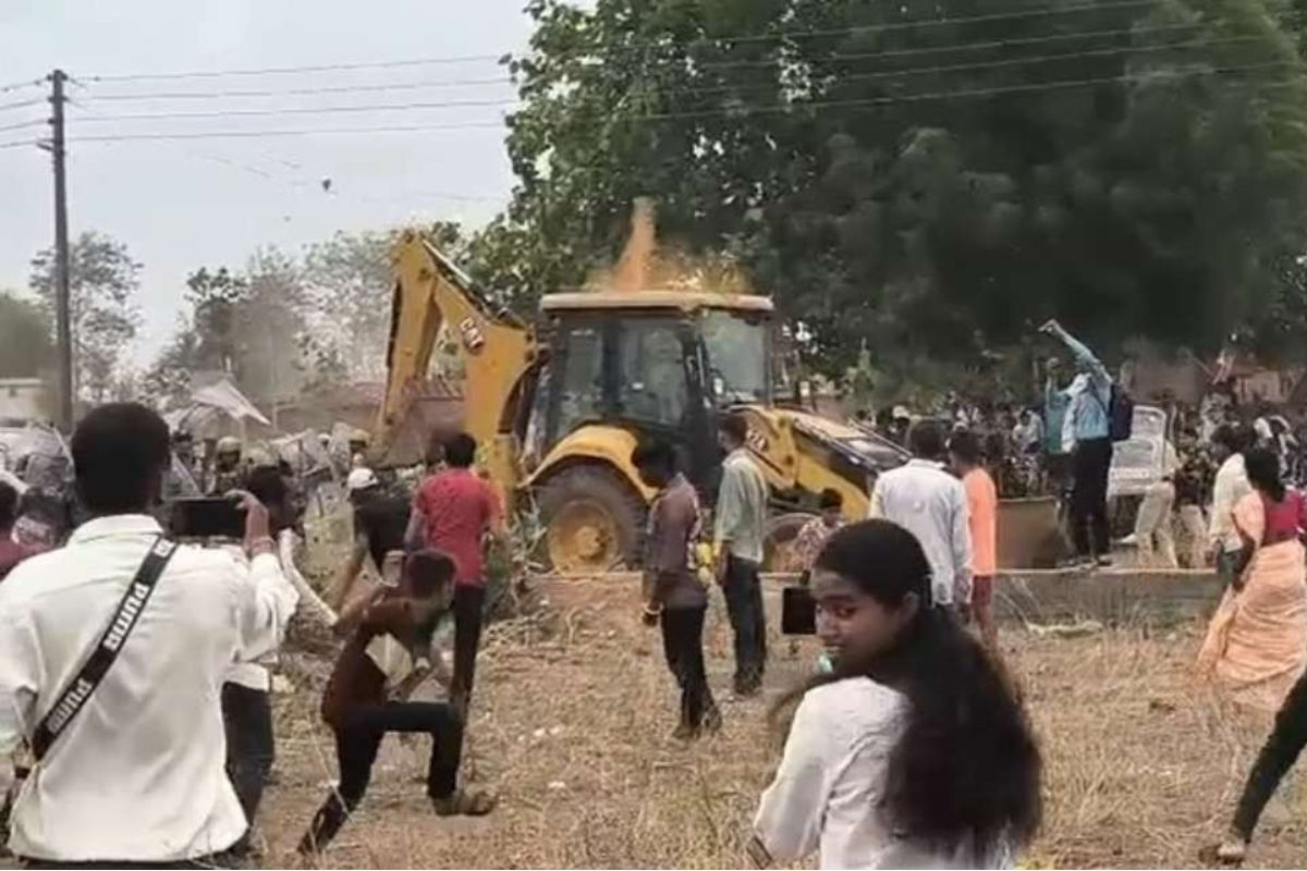 Raipur News: विधायक कॉलोनी के लिए अतिक्रमण हटाने पर बवाल, बलवा समेत कई धाराओं में मामला दर्ज