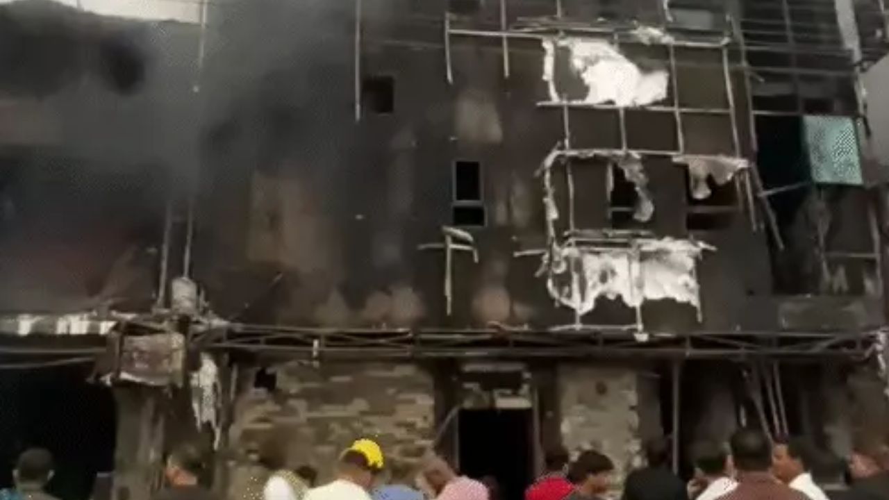 Raipur News: रायपुर में भीषण अग्निकांड, ऑक्टोपस बार समेत कई दुकानों को भारी नुकसान
