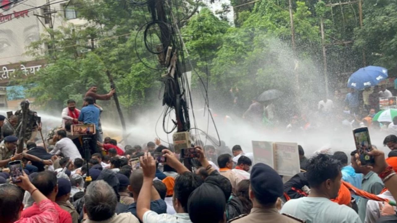Raipur News: राहुल गांधी के आह्वान के विरोध में रायपुर में प्रदर्शन, भाजपा-कांग्रेस भिड़े; पुलिस ने संभाला मोर्चा