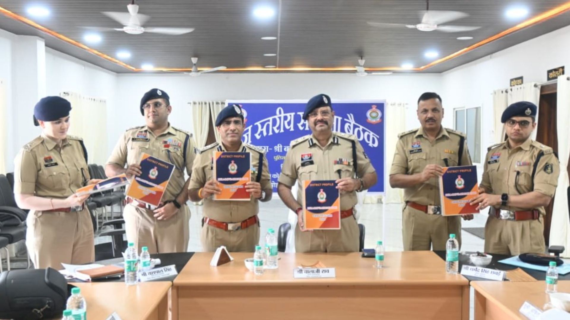 मोहला-मानपुर में कानून-व्यवस्था की समीक्षा, चार जिलों के एसपी के साथ आईजी ने बनाई रणनीति