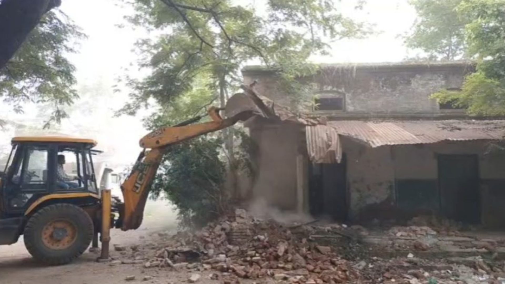Dhar News: महिला अस्पताल के लिए दान की गई जमीन पर कब्जे का खेल खत्म, प्रशासन की बड़ी कार्रवाई