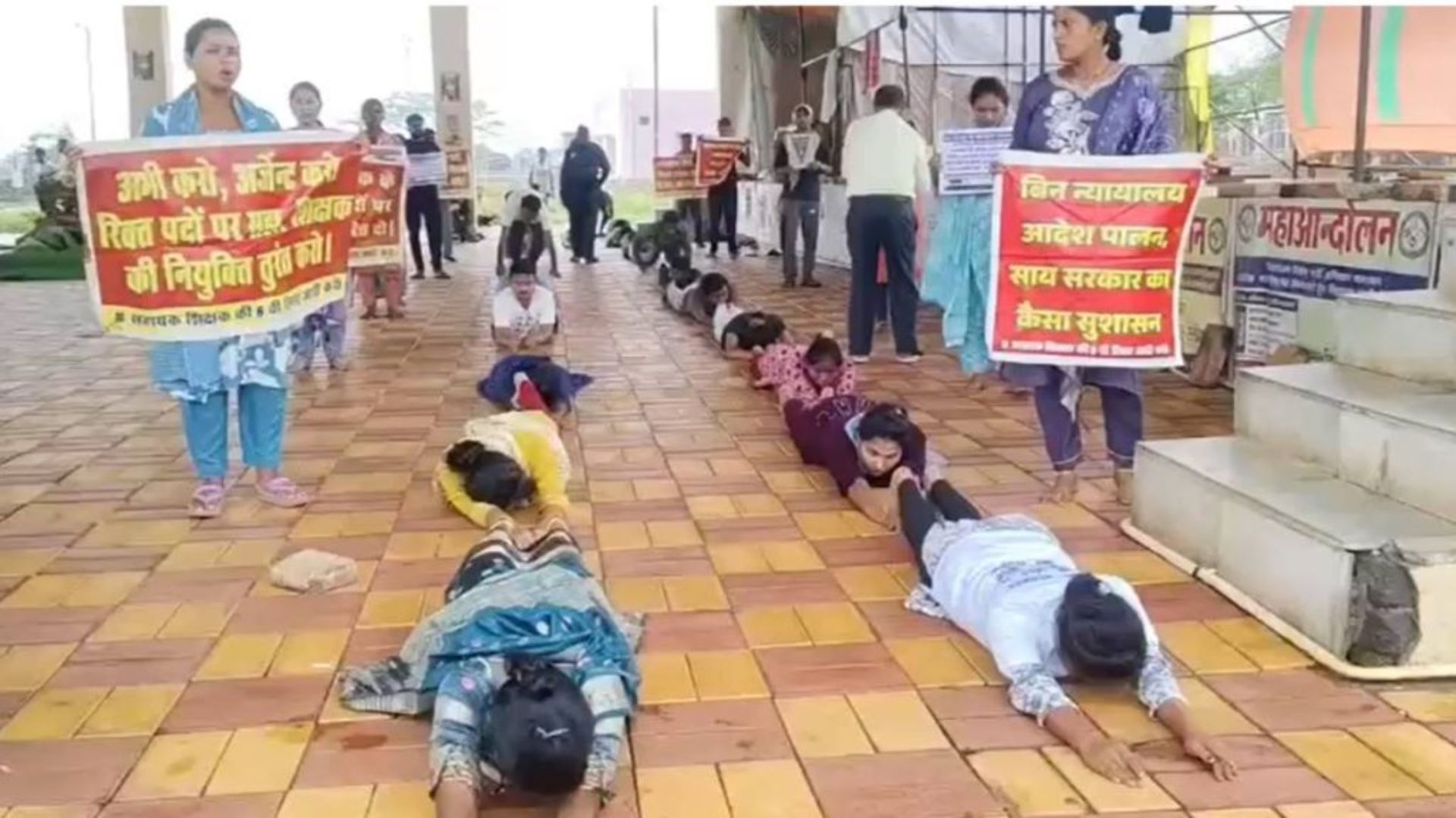 Raipur News: 2,300 शिक्षक पदों पर भर्ती की मांग तेज, न्यायालय के आदेश लागू करने की उठी मांग