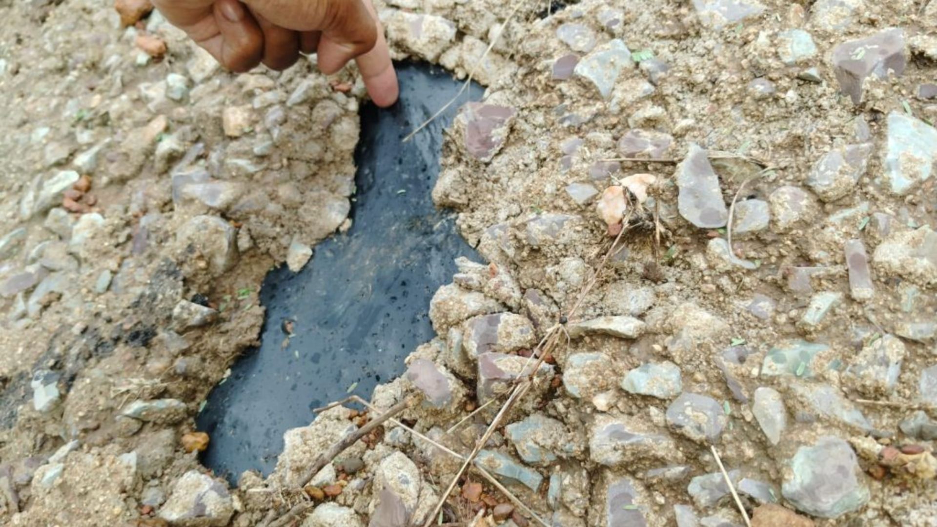 Chhattisgarh News: नहर निर्माण में गड़बड़ी का आरोप, ग्रामीणों ने गुणवत्ता जांच और ठेकेदार पर कार्रवाई की मांग की