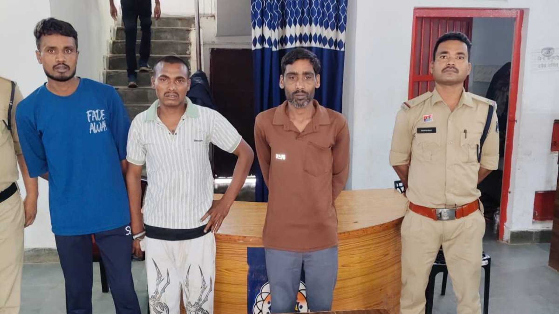 Bilaspur News: सेमरा बाजार में युवक से लूट की कोशिश नाकाम, मारपीट और मोबाइल तोड़ने वाले तीन आरोपी गिरफ्तार