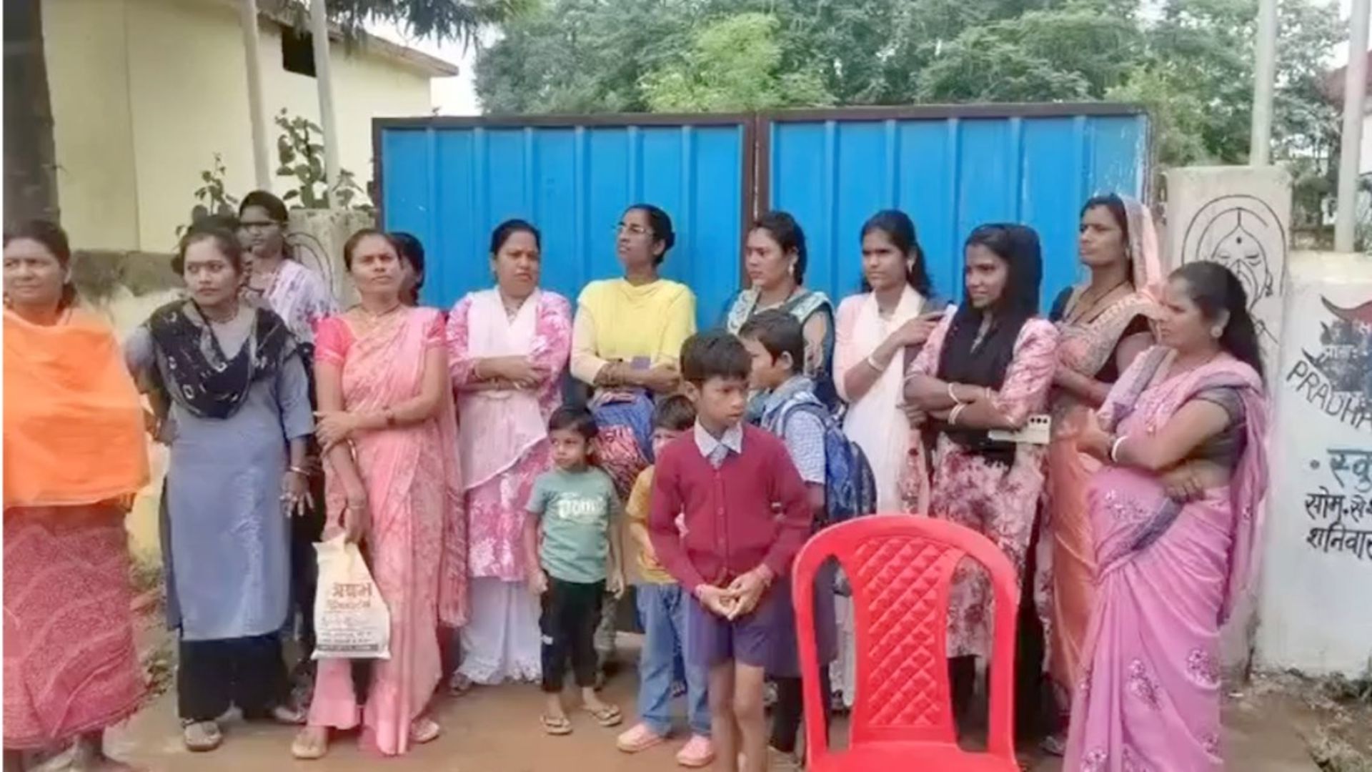 ‘Kondagaon News: शिक्षक दो, बच्चे सैकड़ों’, पीएमश्री स्कूल में पालकों ने किया विरोध प्रदर्शन