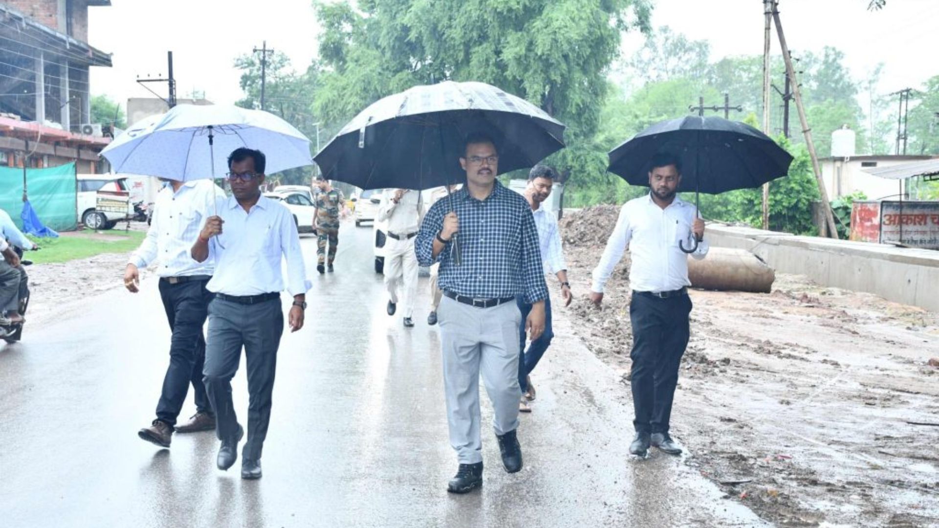 Mungeli News: मुंगेली में हाई अलर्ट, कलेक्टर ने जलभराव, पुल, डैम और अस्पतालों का किया निरीक्षण, स्वास्थ्य कर्मियों की छुट्टियां रद्द