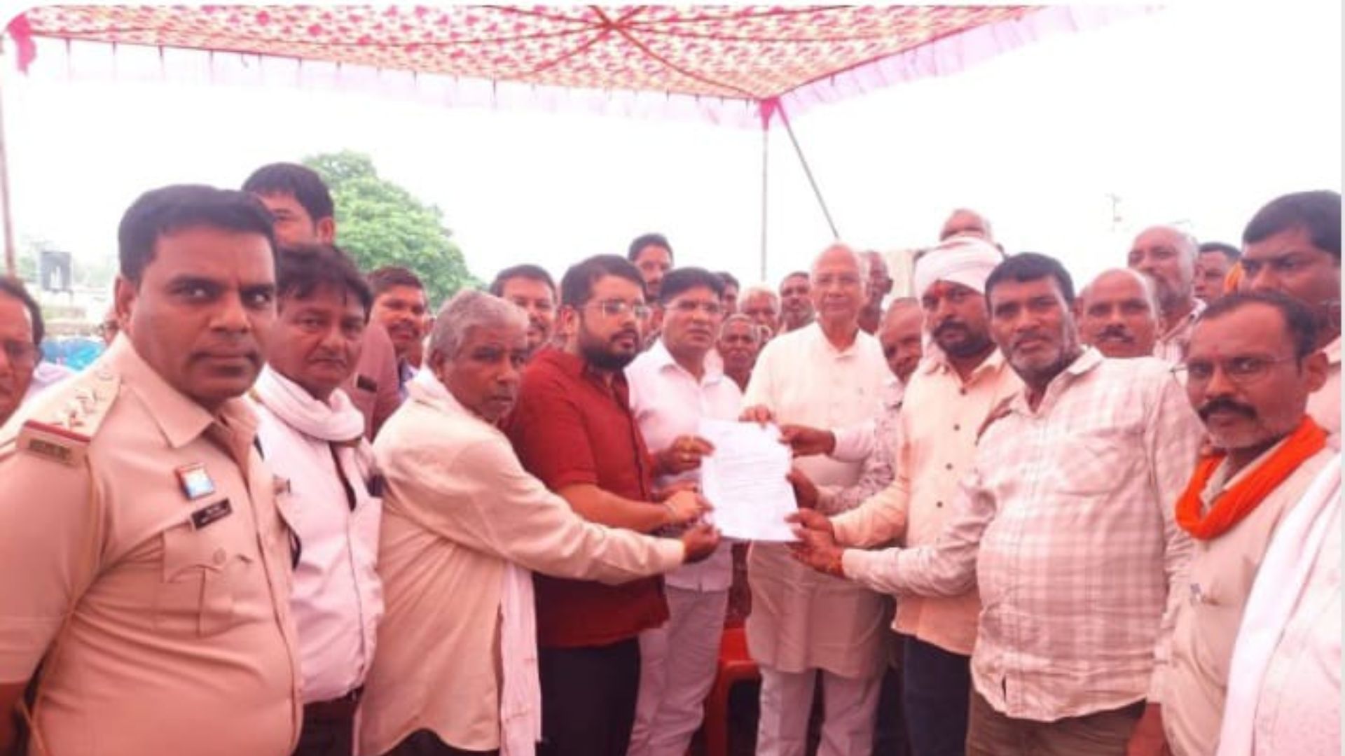 Durg News: सहकारी समिति में गड़बड़ी पर किसानों का हल्ला बोल, सीएम के नाम सौंपा ज्ञापन