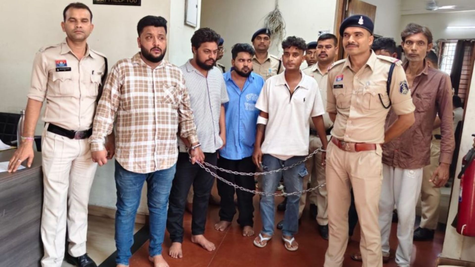 Raipur News: रायपुर में बर्थडे पार्टी बनी बवाल की वजह, पुलिस से अभद्रता करने पर 7 लोग गिरफ्तार