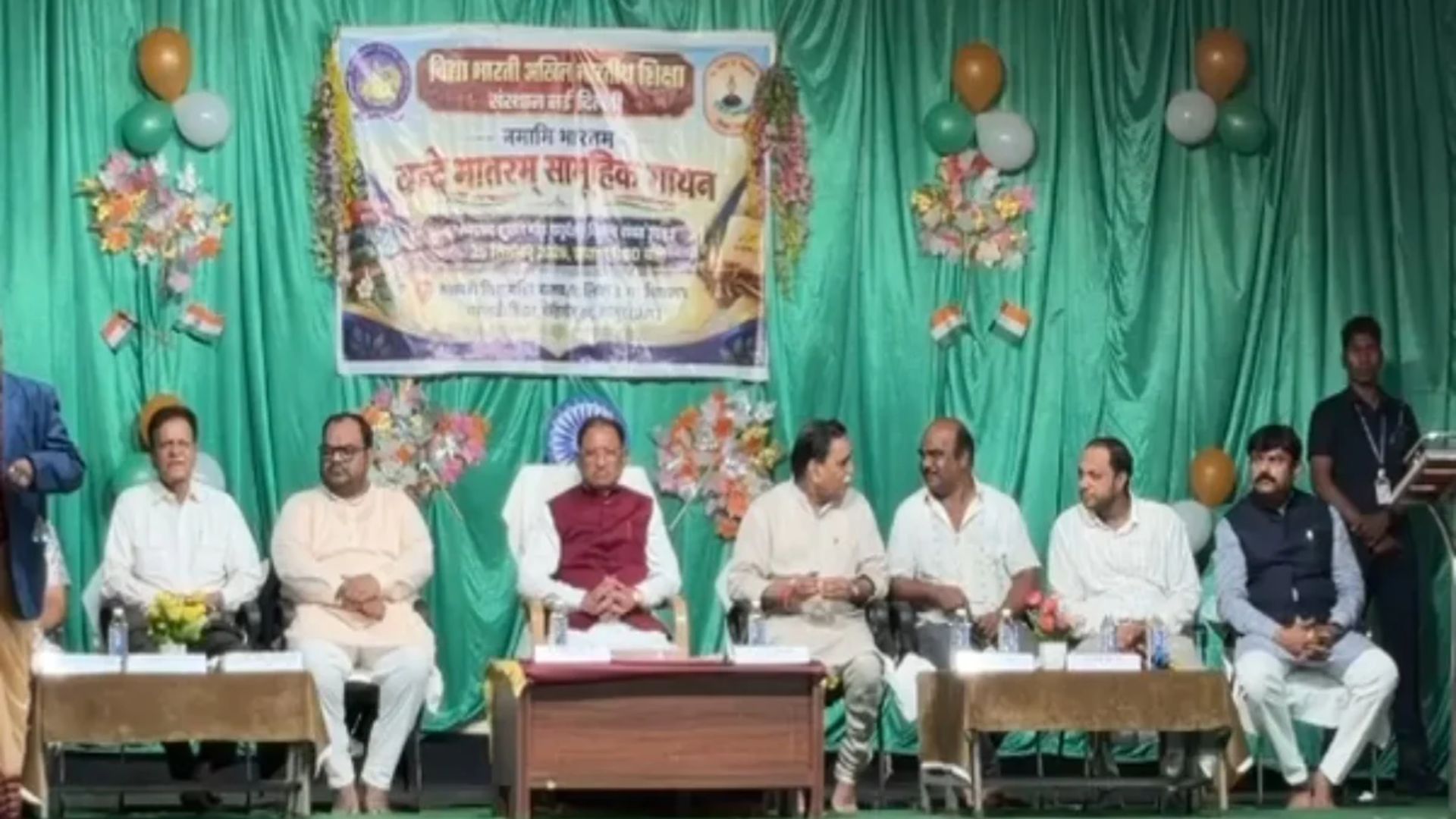 Raipur News: 25 हजार से अधिक स्थानों पर एक साथ गूंजा वंदे मातरम्, CM साय ने विद्यार्थियों को दिया सफलता का मंत्र