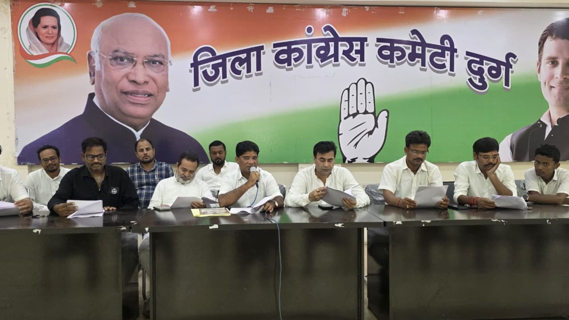 Durg News: कांग्रेस ने PM मोदी के जन्मदिन कार्यक्रमों पर साधा निशाना, रोजगार और किसानों के मुद्दे उठाए