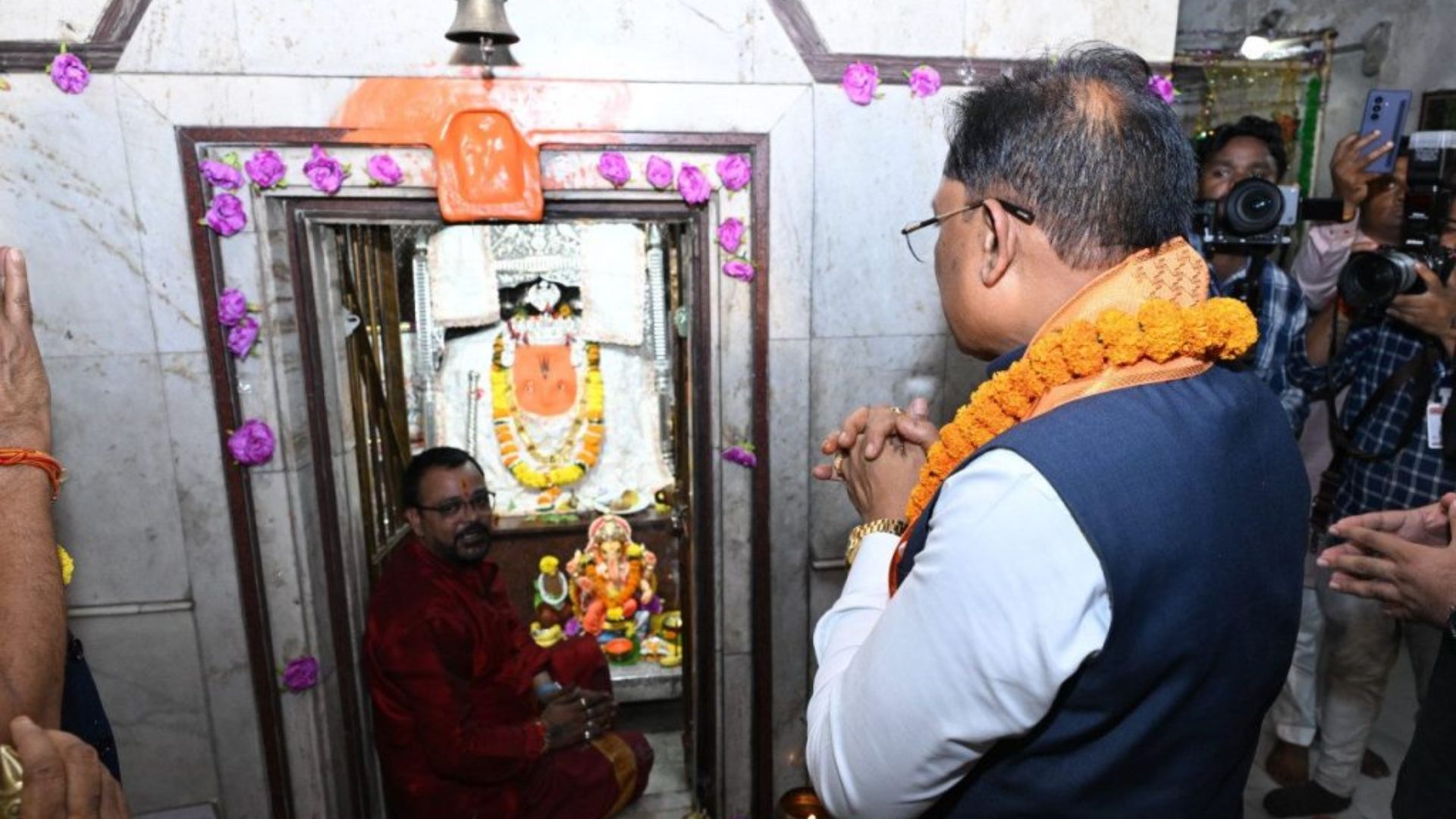 Raipur News: 117 साल पुरानी गणेशोत्सव परंपरा में शामिल हुए CM साय, गणपति बप्पा की पूजा कर मांगा छत्तीसगढ़ की खुशहाली का आशीर्वाद