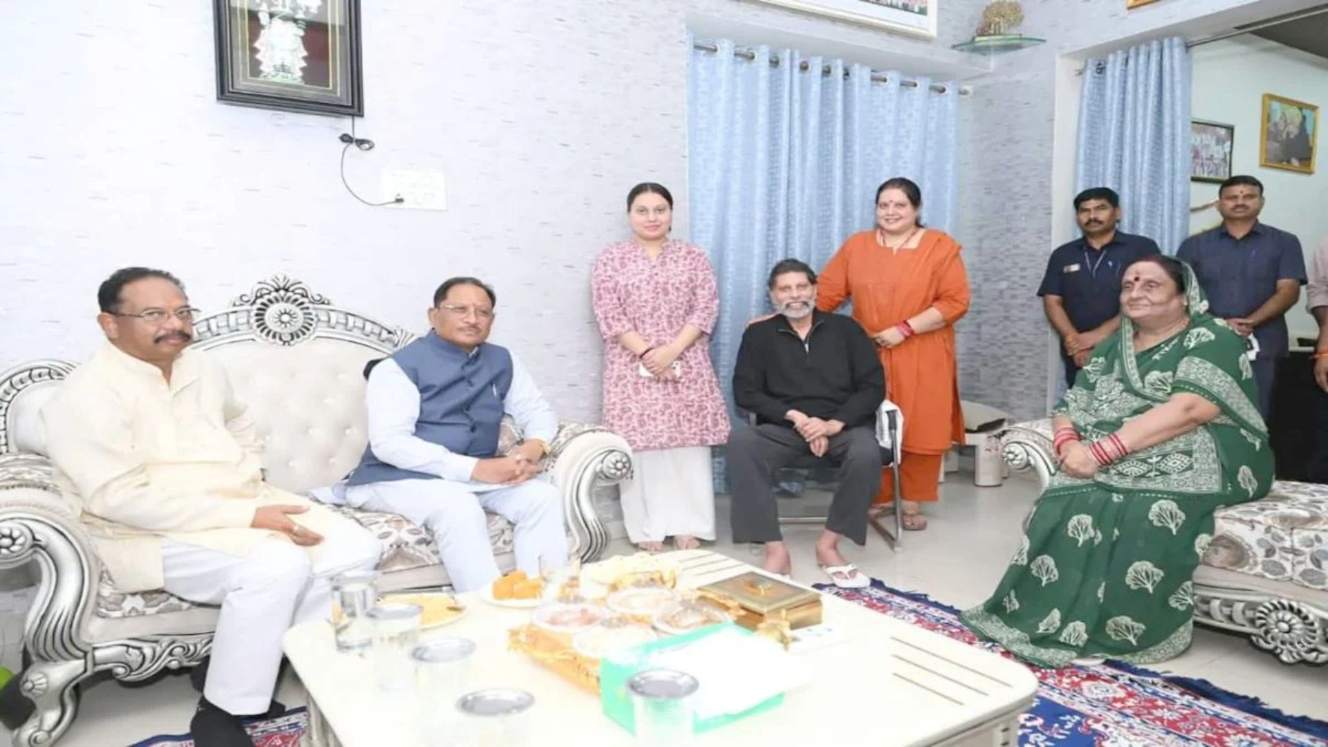 Raipur News: दिल्ली से लौटे किरण सिंह देव से मिले मुख्यमंत्री साय, जल्द स्वस्थ होने की कामना की