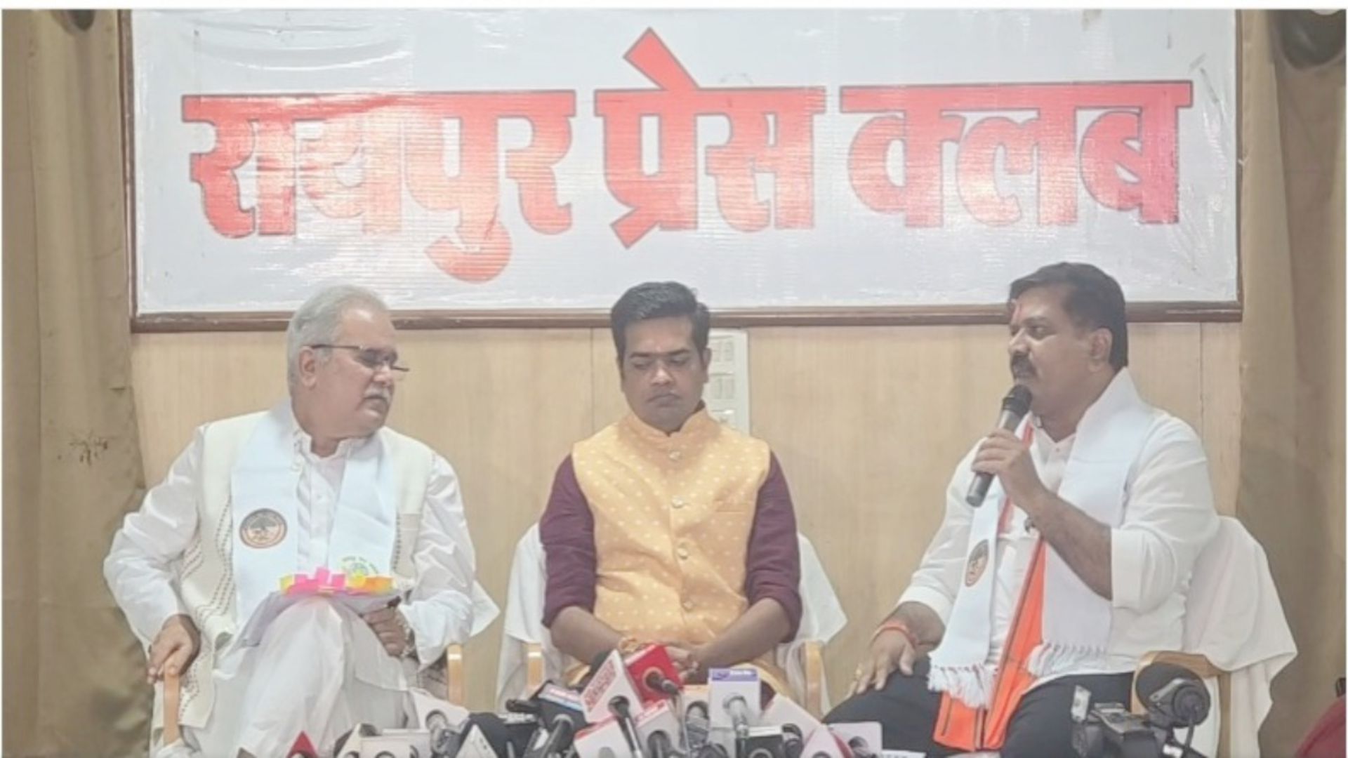 Raipur News: पीएम आवास पर भूपेश बघेल और विजय शर्मा की खुली बहस के बाद सोशल मीडिया पर वार-पलटवार