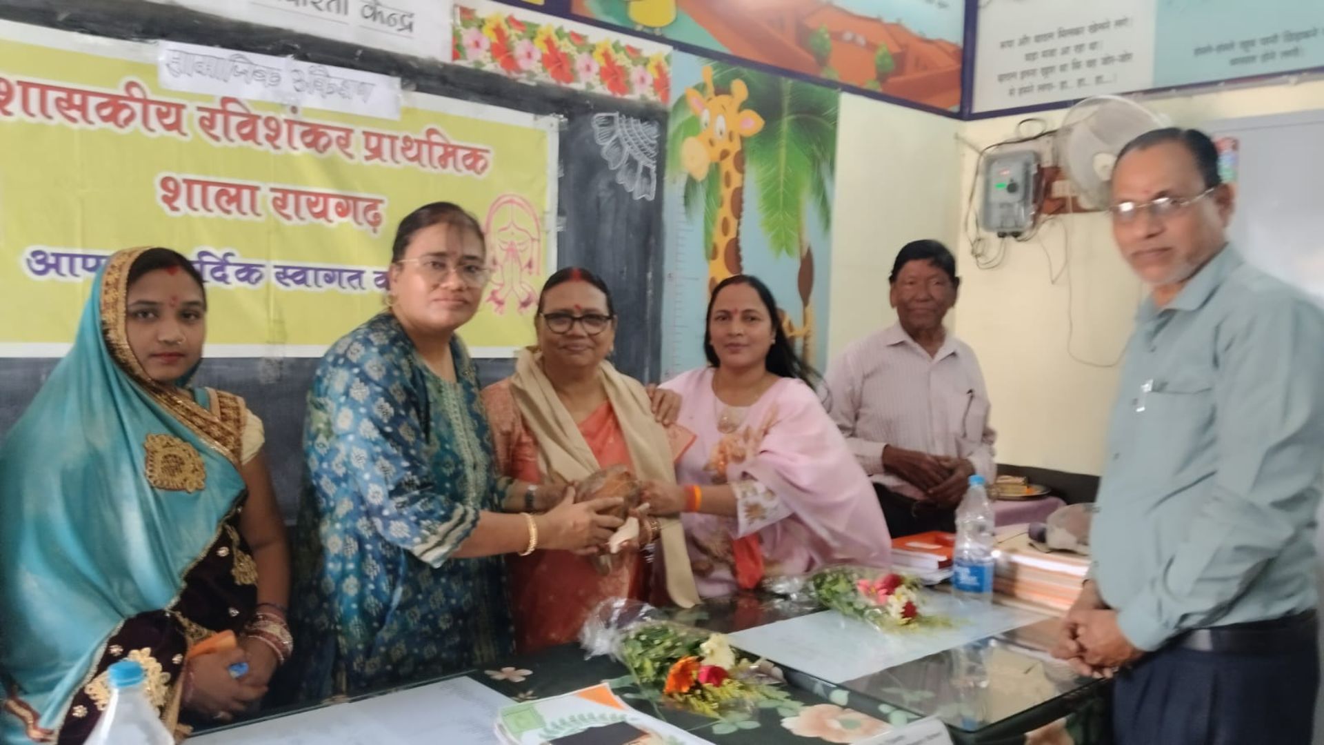 Raigarh News: संकल्प दिवस पर बच्चों ने रंगों और शब्दों से सजाया विकसित भारत का सपना, शासकीय रविशंकर स्कूल में हुआ आयोजन