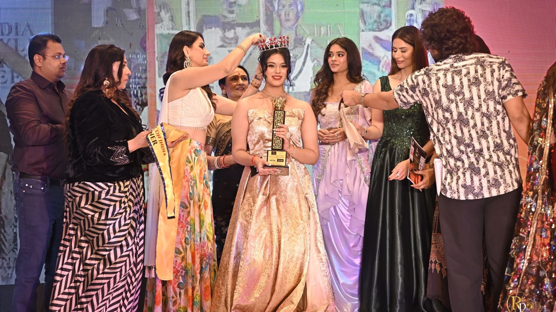 Raipur News: शिक्षा और विद्यार्थियों के मानसिक स्वास्थ्य पर दिया संदेश, हर्षिका सौंधी बनीं मिस कैटेगरी की विजेता