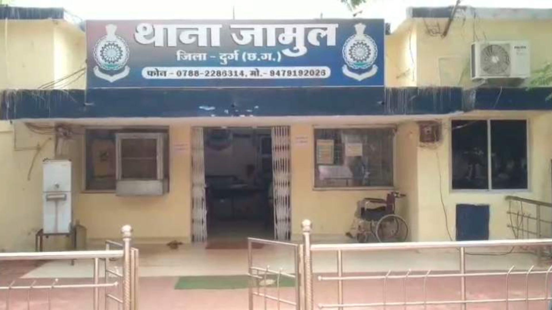 Bhilai News: नाबालिग को कार में बैठाकर ले जाने का आरोप, लूट के बाद भिलाई में बेरहमी से पीटा; जबड़े में 3 फ्रैक्चर