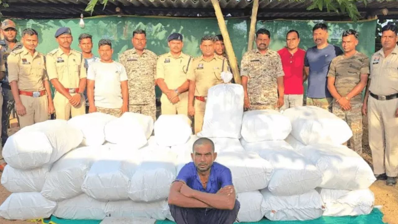 Jashpur News: जशपुर में नशे के कारोबार पर पुलिस का शिकंजा, 3.41 करोड़ की जब्ती; मिनी ट्रक से 632 किलो गांजा बरामद
