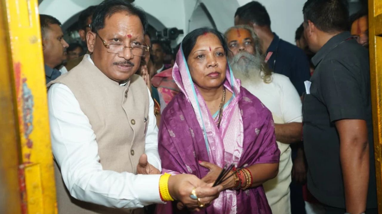 Chhattisgarh Latest News: शिवरीनारायण में CM साय ने की पूजा-अर्चना, भक्ति और सामाजिक समरसता का दिया संदेश