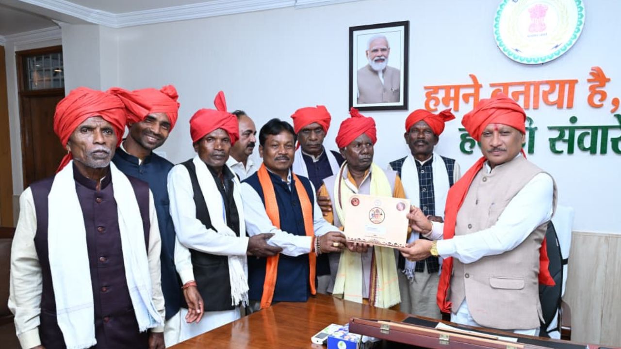 Chhattisgarh News: सांसद महेश कश्यप ने CM साय को दिया बस्तर दशहरा का न्योता, 10 अक्टूबर को होगी काछनगादी पूजा