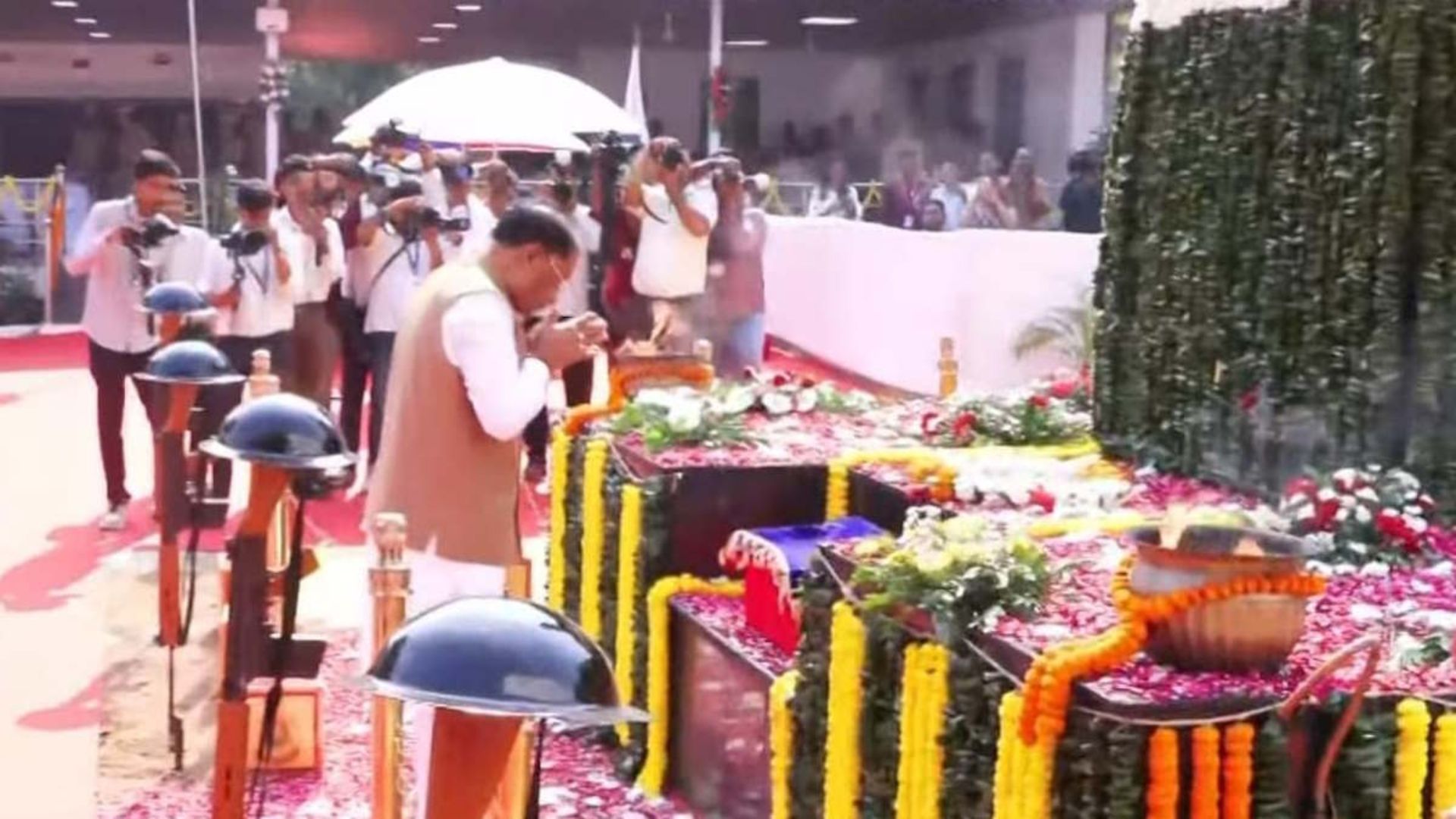 Raipur News: माना में पुलिस स्मृति दिवस कार्यक्रम, CM साय ने नक्सलवाद के खात्मे में जवानों की भूमिका को बताया ऐतिहासिक