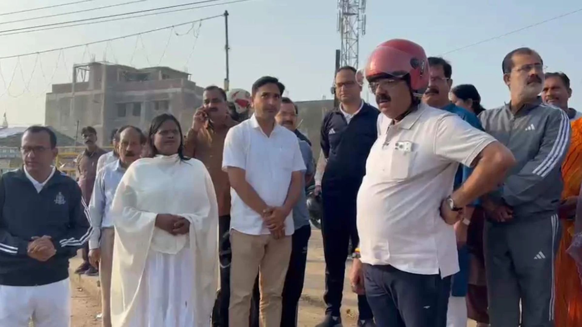 Ambikapur News: हेलमेट लगाकर स्कूटी से शहर का निरीक्षण करने पहुंचे डिप्टी सीएम अरुण साव, सफाई व्यवस्था पर जताई नाराजगी