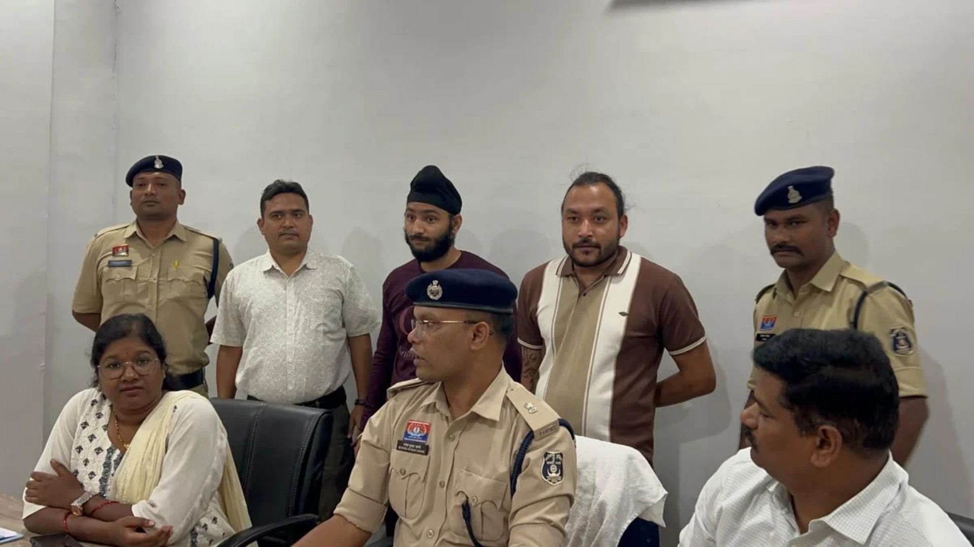 Khairagarh News: साइबर ठगी के अंतरराज्यीय नेटवर्क पर पुलिस का शिकंजा, उत्तराखंड और दिल्ली से पकड़े गए दो आरोपी