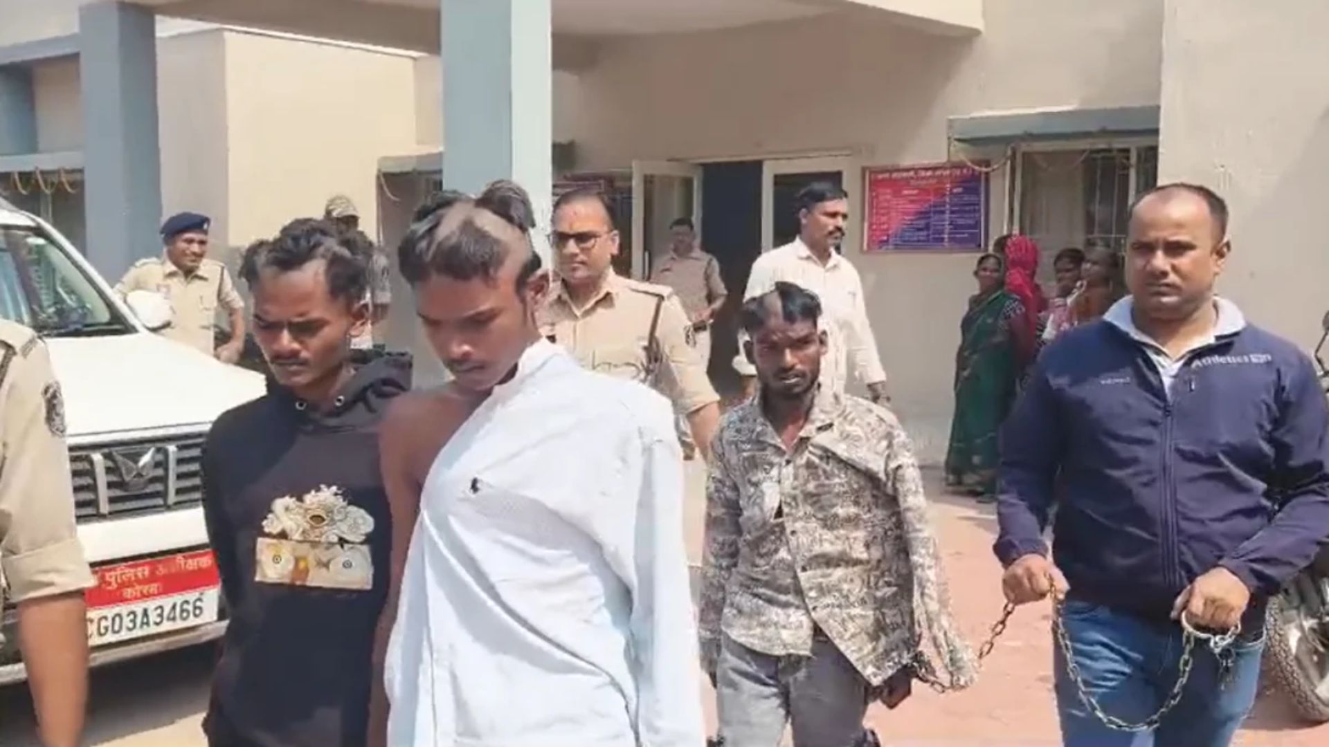 Korba News: दशहरा उत्सव के दौरान युवक की हत्या से मचा हड़कंप, आरोपियों का अर्धमुंडन कर निकाला जुलूस