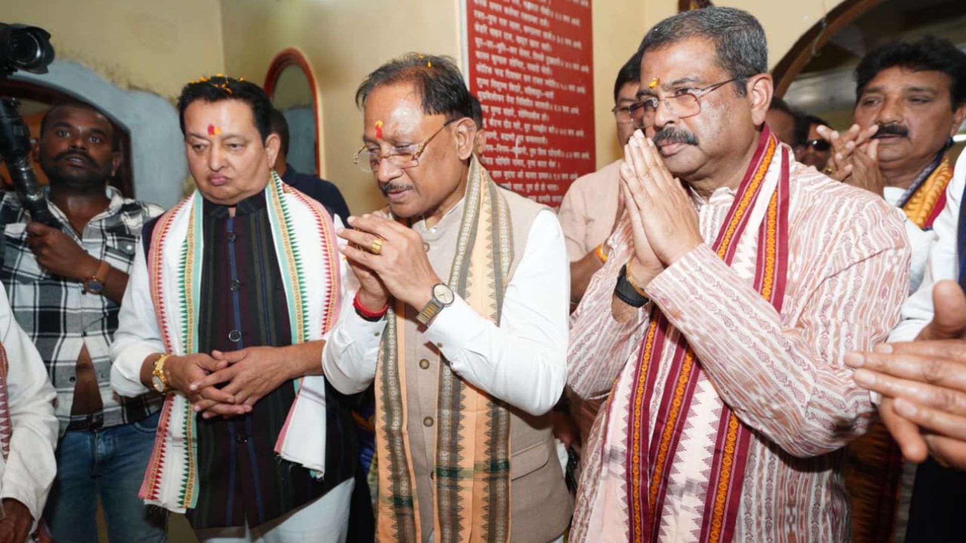 Chhattisgarh Latest News: गढ़फुलझर के रामचंडी मंदिर पहुंचे मुख्यमंत्री साय, छत्तीसगढ़ की निरंतर प्रगति के लिए मांगा आशीर्वाद