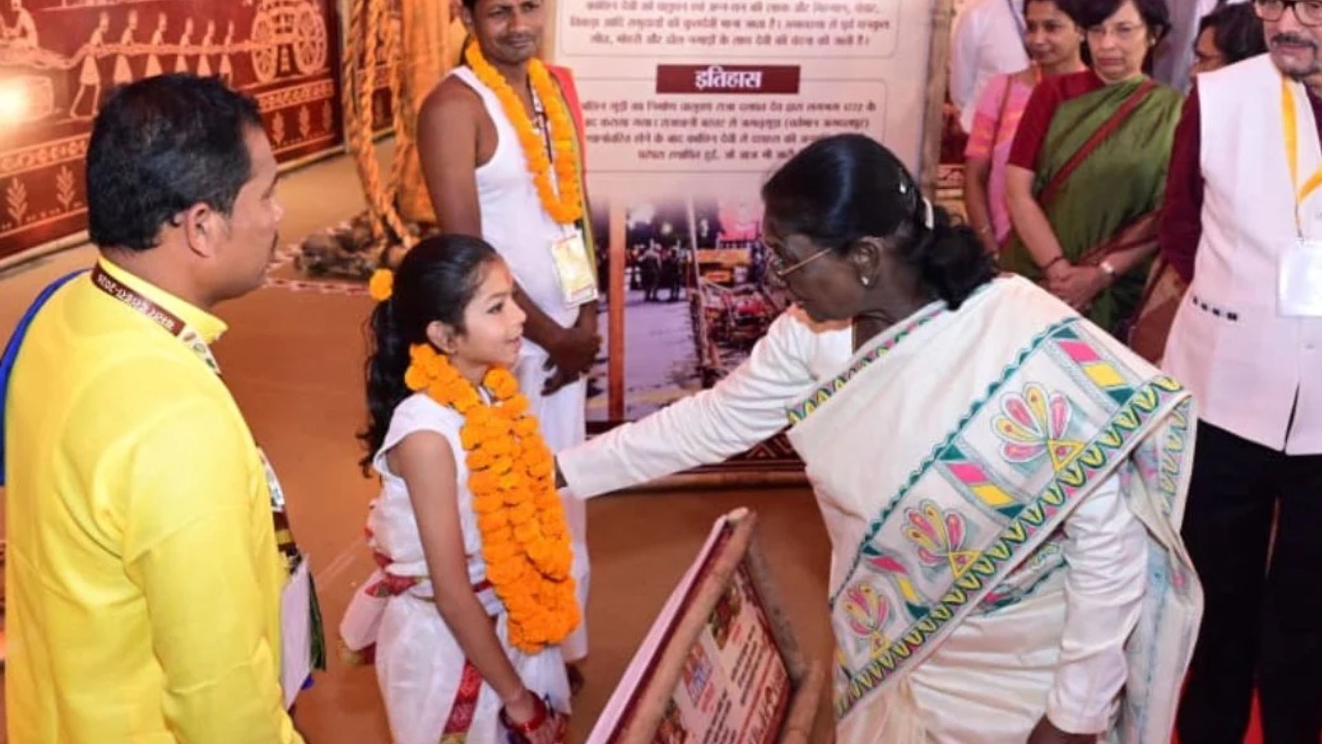 Bastar Latest News: काछन देवी की परंपरा को लेकर आमने-सामने समाज और प्रशासन, सांसद महेश कश्यप ने राष्ट्रपति से मुलाकात कराने का दिया आश्वासन