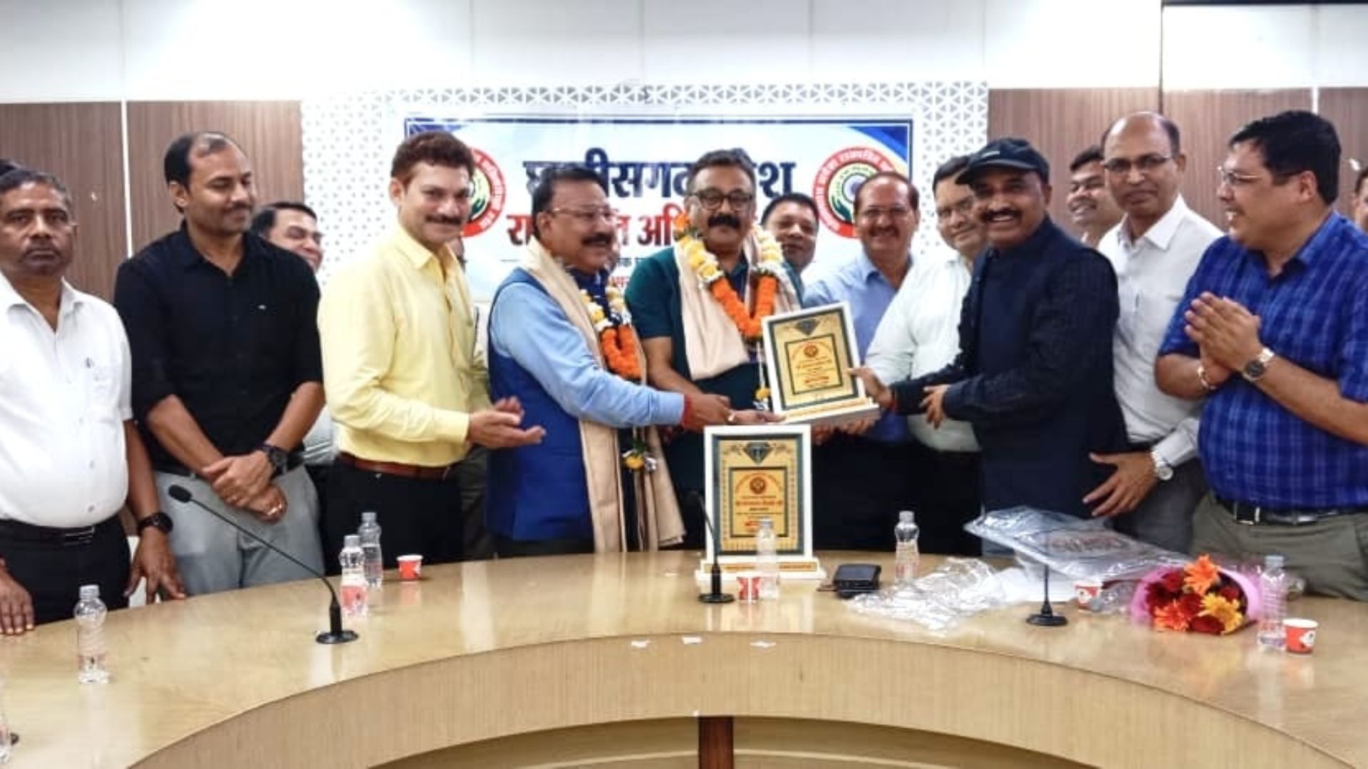 Raipur News: संगठन को मजबूत बनाने में दोनों वरिष्ठ अधिकारियों की अहम भूमिका, सेवानिवृत्ति पर राजपत्रित अधिकारी संघ ने किया सम्मान