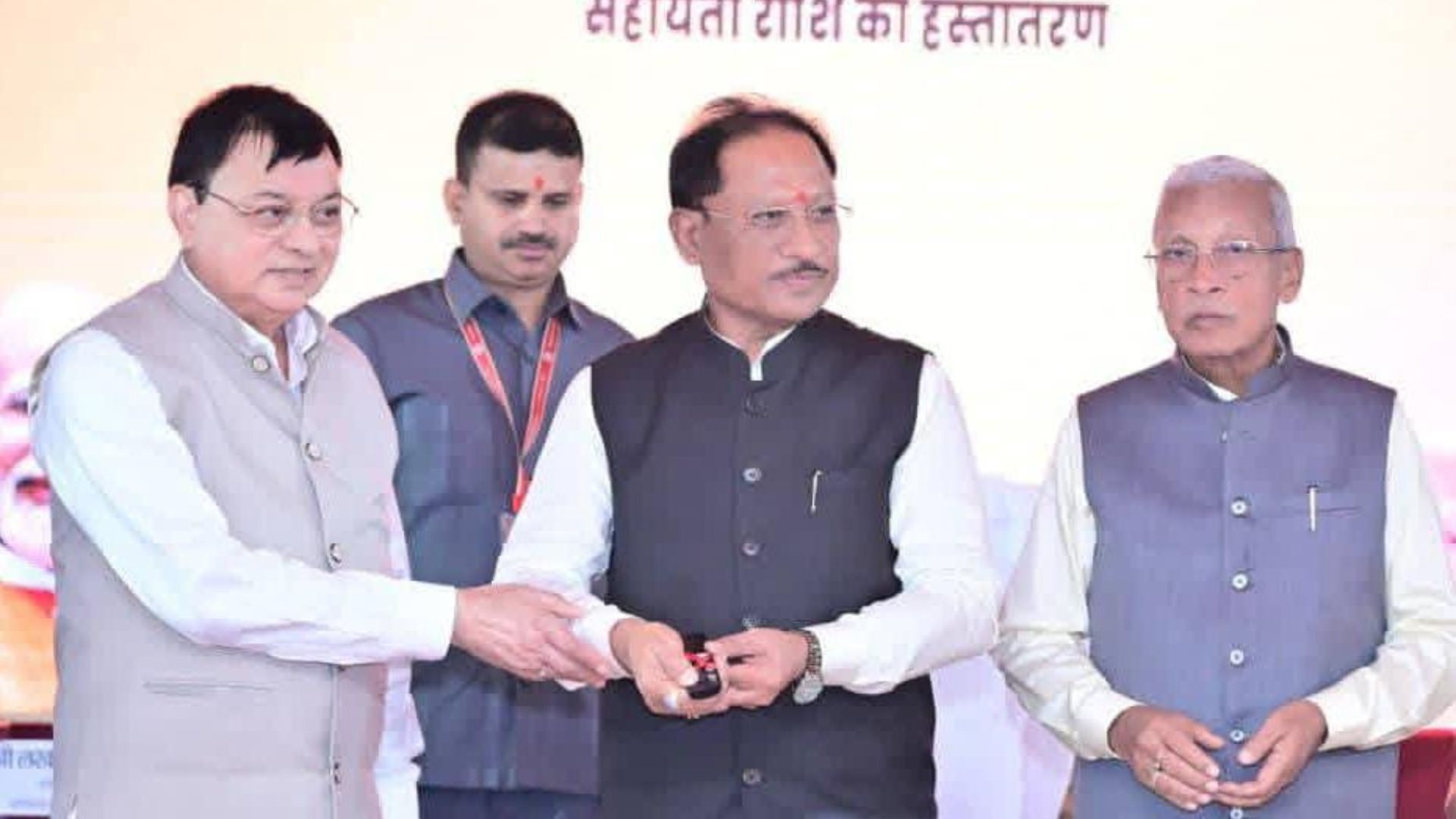 Chhattisgarh Latest News: श्रमिकों के बच्चों की पढ़ाई से महिला सशक्तिकरण तक मदद, कर्मकार कल्याण मंडल ने एक महीने में बांटे 18.96 करोड़ रुपये