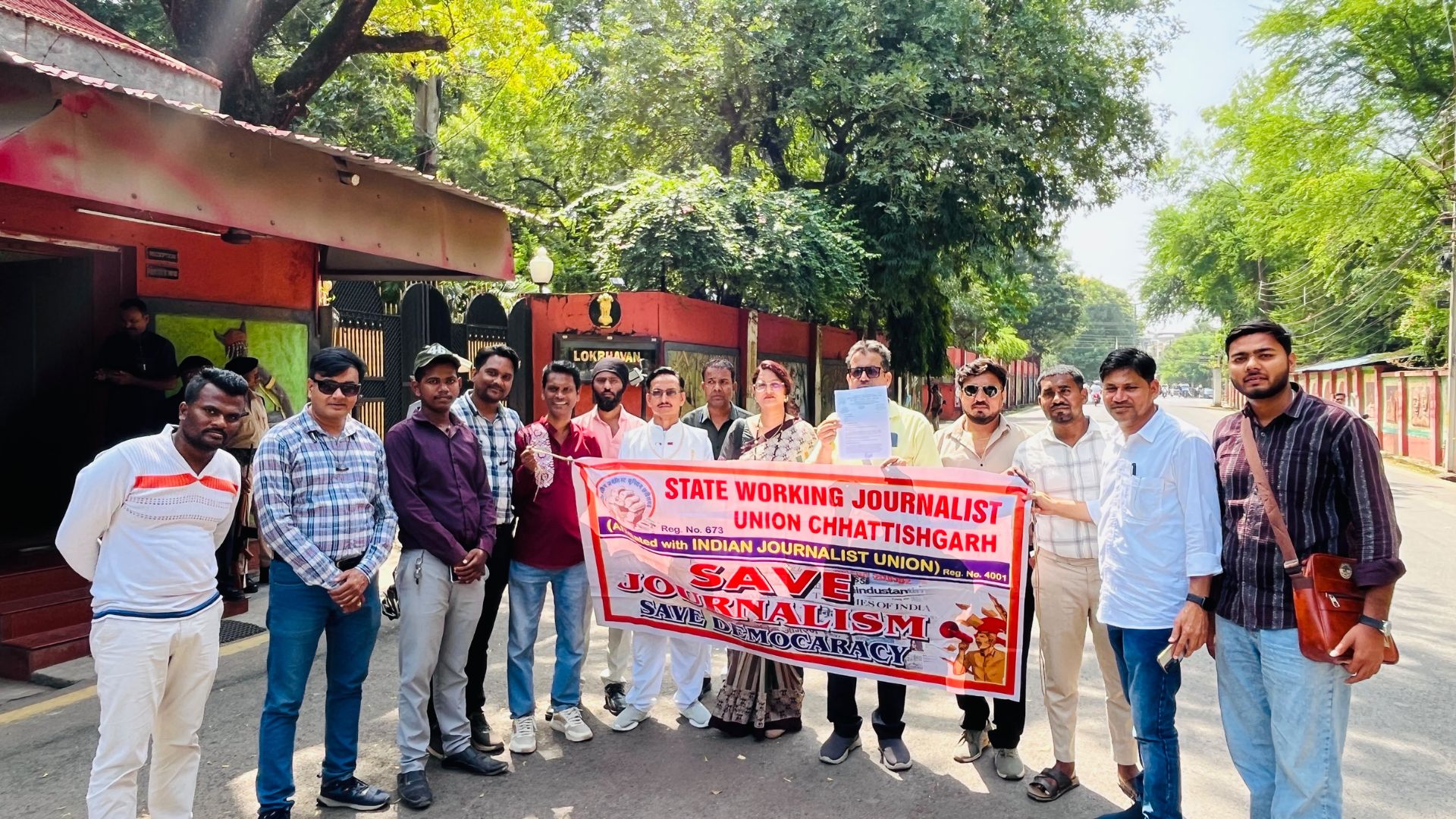 Raipur News: पत्रकारों ने की नए वेतन बोर्ड और नौकरी की सुरक्षा की मांग, राष्ट्रपति के नाम राज्यपाल को दिया ज्ञापन