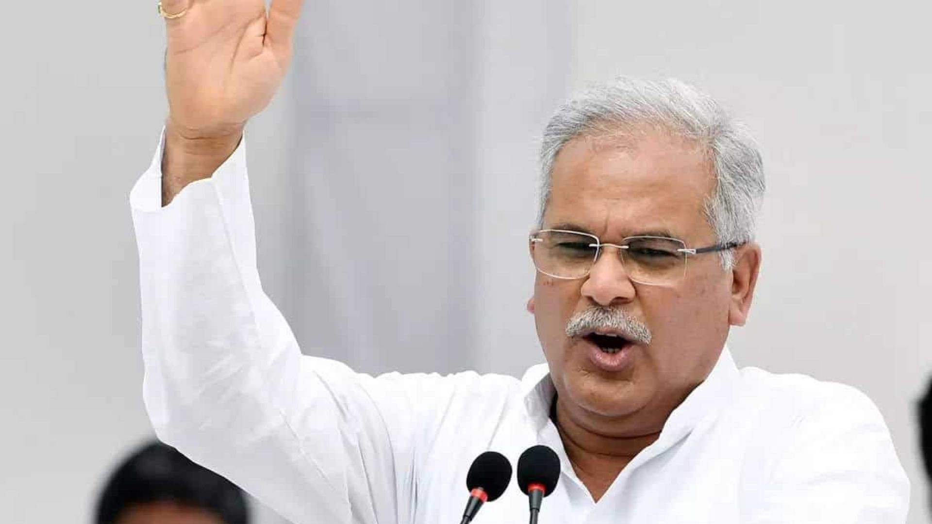 Kawardha News: नेवारीगुड़ा में 117 देवी-देवताओं के दर्शन के बाद सियासी बयान, SIR और घुसपैठ के मुद्दे पर भाजपा को घेरा